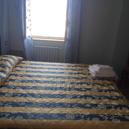 Hotel Il Castello Паола Экстерьер фото